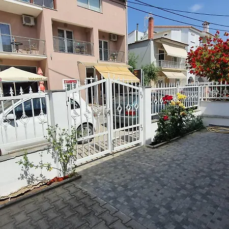 Lotaki The Friendly House