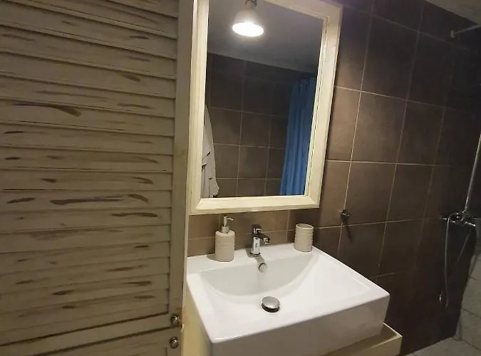 Lotaki The Friendly House